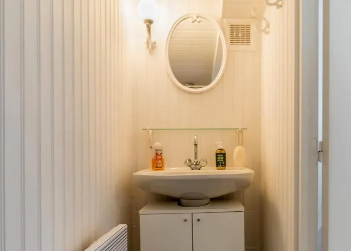 Near Nantes House In Vineyards With Pool Vertou