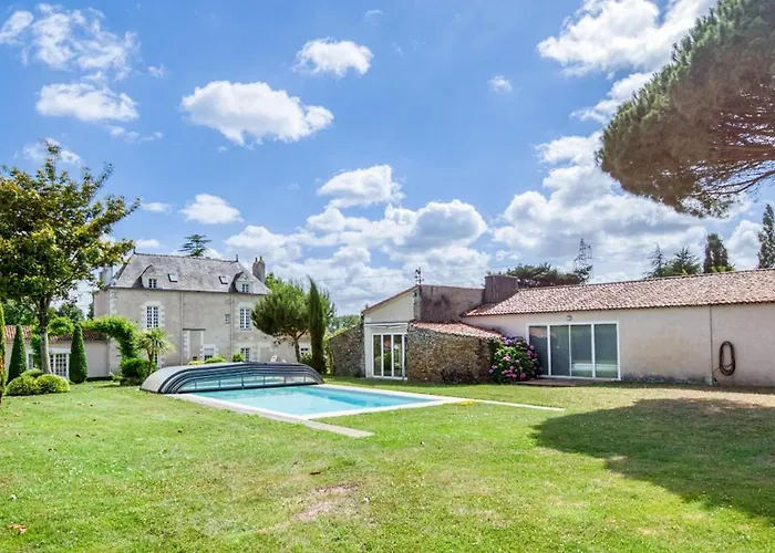 Near Nantes House In Vineyards With Pool Vakantiehuis Vertou