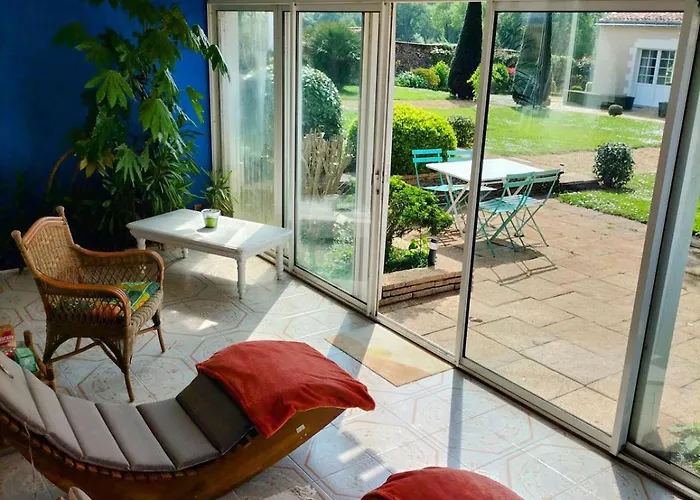 Near Nantes House In Vineyards With Pool Vakantiehuis *