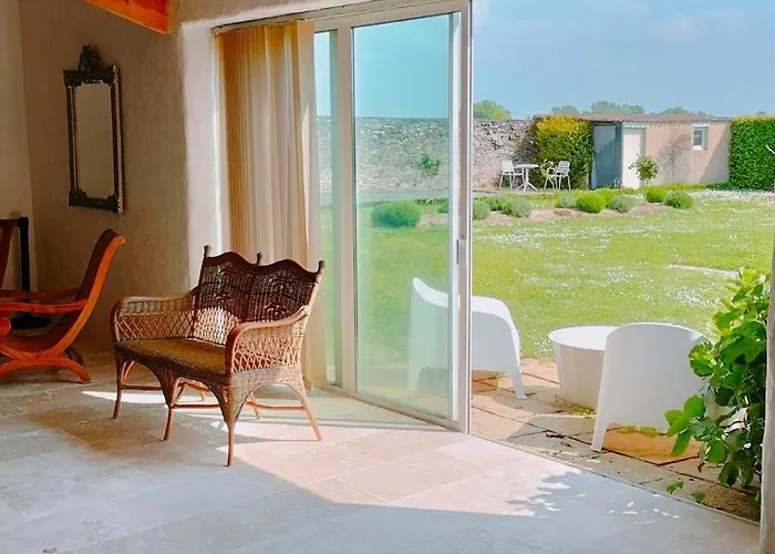 Near Nantes House In Vineyards With Pool Vakantiehuis *